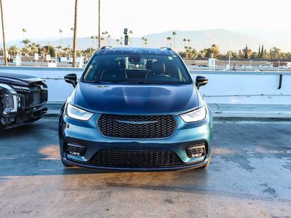 Used 2025 Chrysler Pacifica Limited