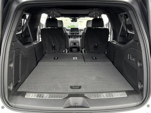 Used 2024 Chevrolet Suburban High Country image 13