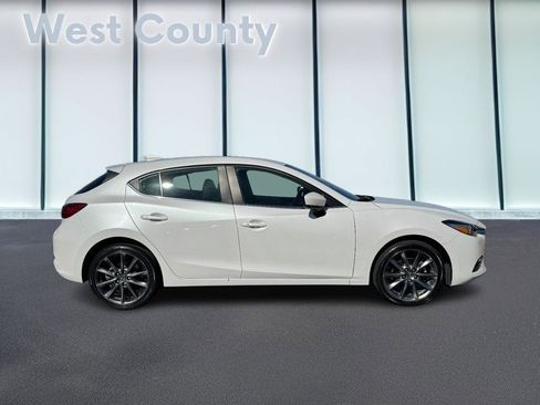 Used 2018 MAZDA MAZDA3 Touring image 2