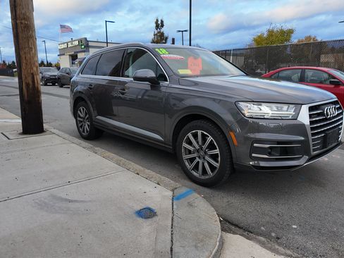 Used 2018 Audi Q7 3.0T Prestige image 2
