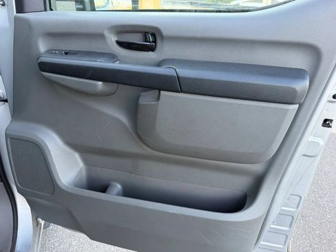Used 2017 Nissan NV 3500 SL RWD image 13