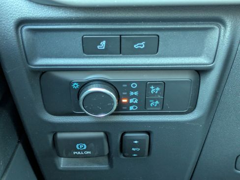 Used 2022 Ford Expedition Max XLT image 16