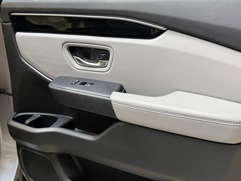 Used 2025 Honda Pilot Touring image 48