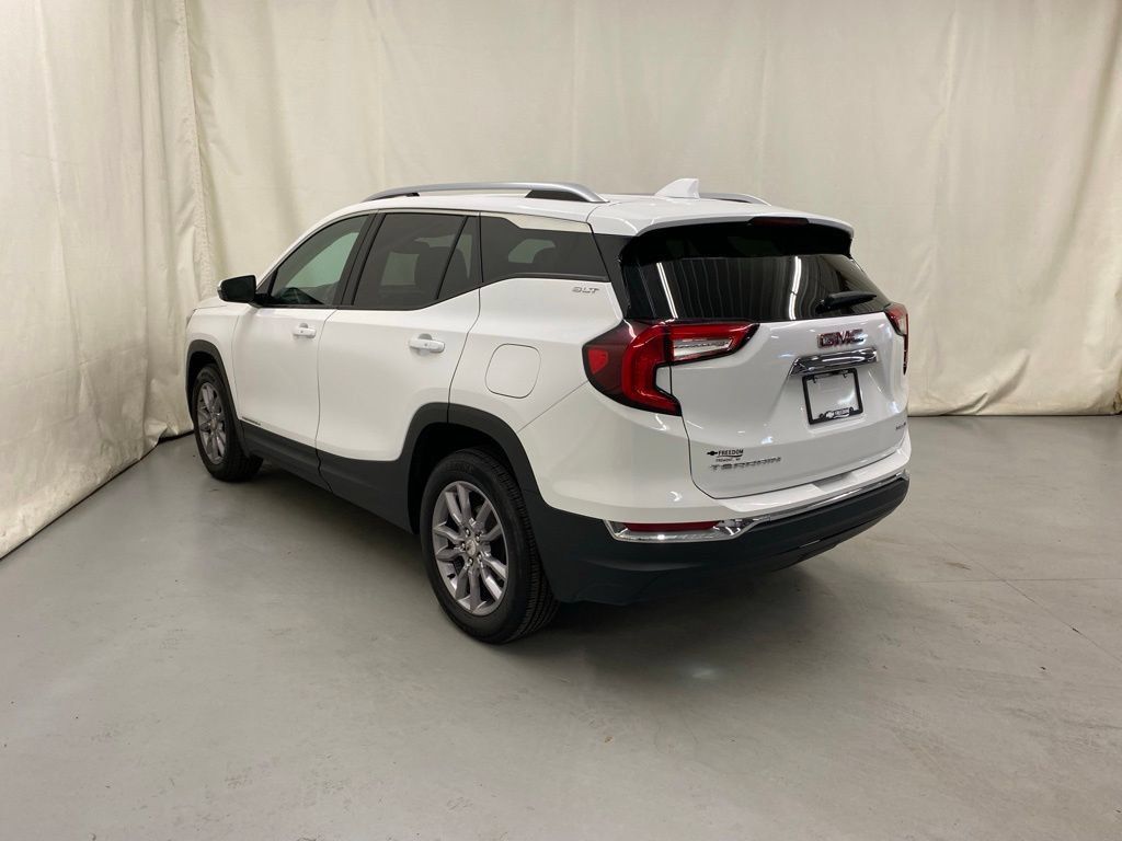 Used 2024 GMC Terrain SLT AWD/4WD image 5