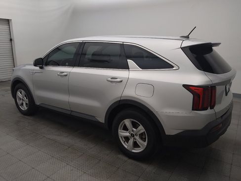 Used 2022 Kia Sorento LX FWD image 3