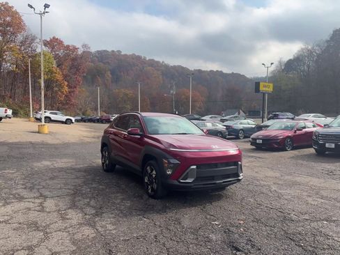 Used 2025 Hyundai Kona SEL image 8