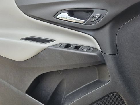 Used 2022 Chevrolet Equinox LS w/ LS Convenience Package FWD image 22