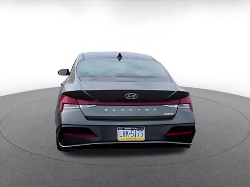 Used 2025 Hyundai Elantra Limited image 12