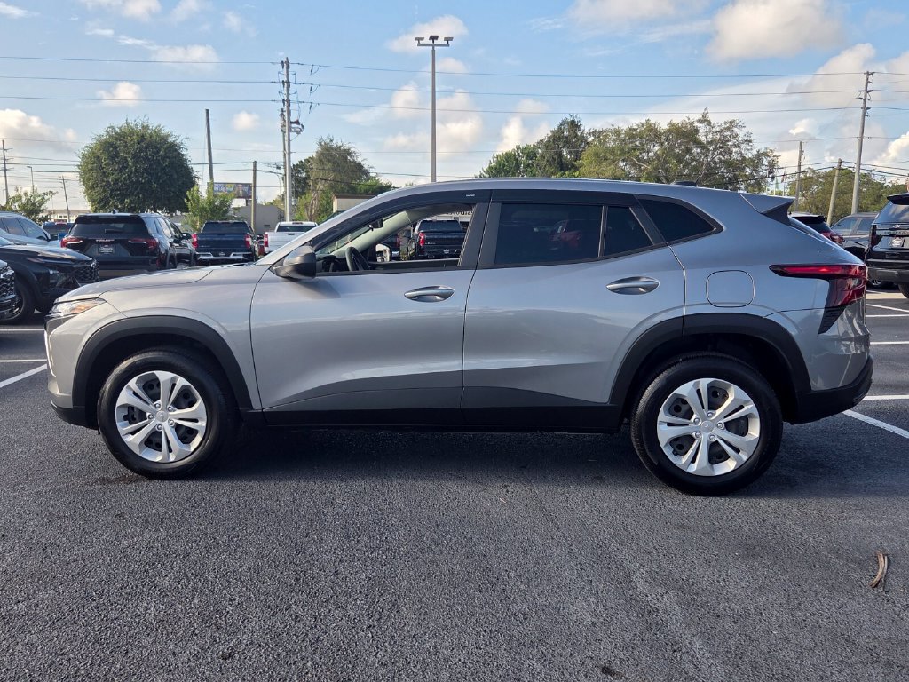 Certified 2025 Chevrolet Trax LS w/ Driver Confidence Package FWD image 5