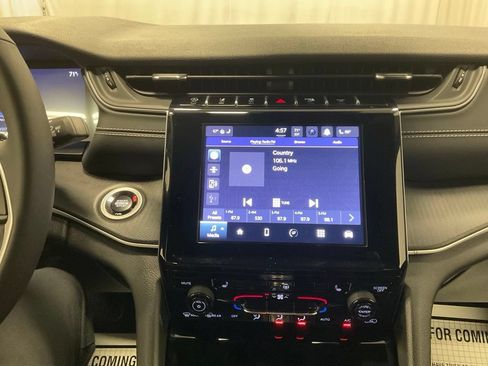 Used 2024 Jeep Grand Cherokee Altitude AWD/4WD image 24