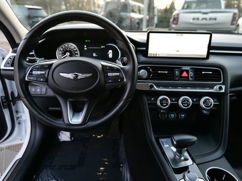 Used 2023 Genesis G70 2.0T image 18
