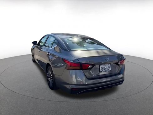 Used 2025 Nissan Altima 2.5 SV image 11