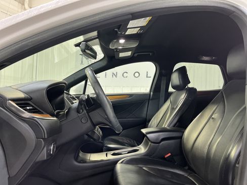 Used 2017 Lincoln MKC Select w/ Select Plus Package image 8