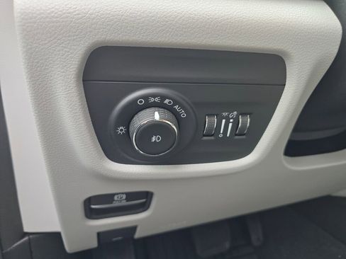 Used 2021 Jeep Grand Cherokee L Overland w/ Luxury Tech Group IV image 21