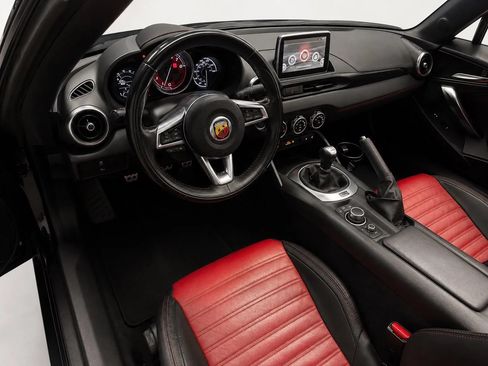 Used 2018 FIAT 124 Spider Abarth w/ Convenience Group RWD image 9
