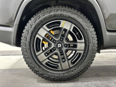 Used 2022 Rivian R1S Launch Edition image 12