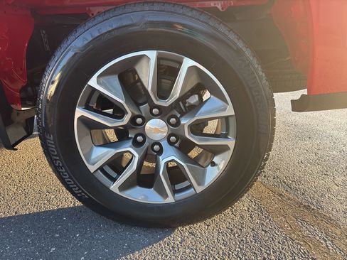 Used 2025 Chevrolet Silverado 1500 LT image 9