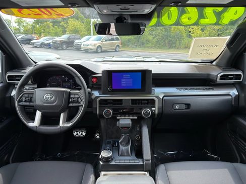 Used 2025 Toyota Tacoma TRD Sport AWD/4WD image 28