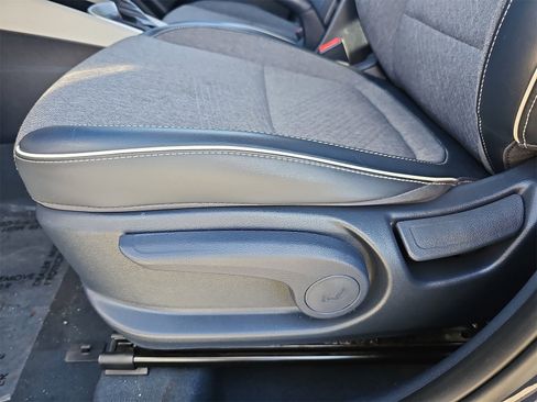 Used 2023 Hyundai Venue Limited image 29