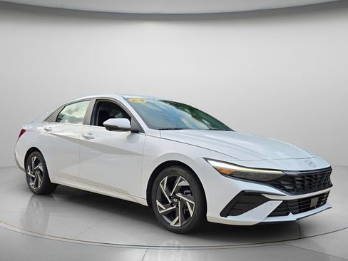 Used 2024 Hyundai Elantra Limited FWD image 9