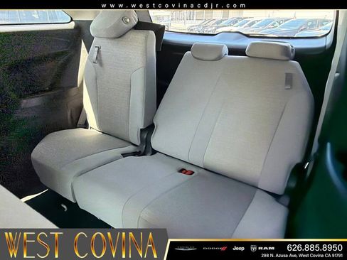 Used 2025 Toyota Sienna LE FWD image 35