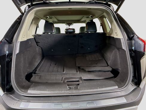 Used 2022 Nissan Rogue SV w/ SV Premium Package image 35