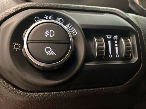 Used 2022 Jeep Gladiator Sport image 23