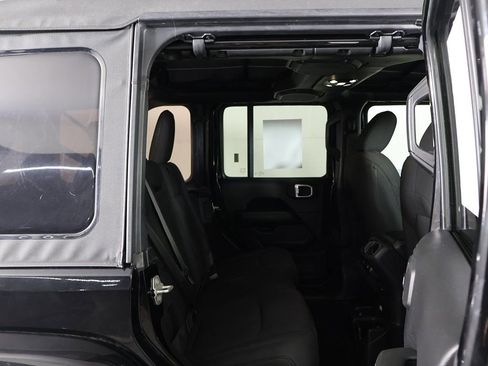 Used 2023 Jeep Wrangler Sahara image 27