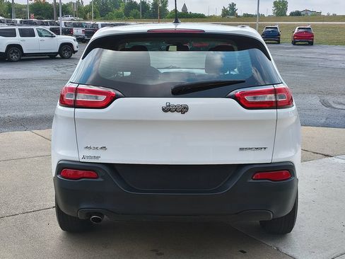 Used 2016 Jeep Cherokee Sport w/ Cold Weather Group AWD/4WD image 6