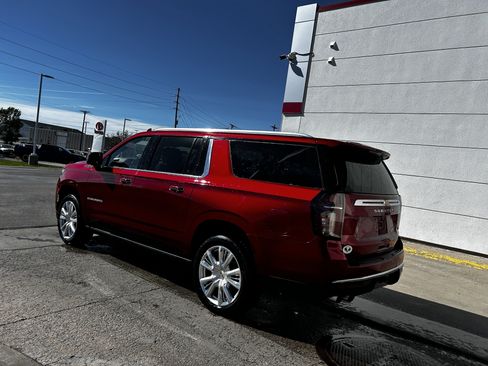 Used 2021 Chevrolet Suburban High Country AWD/4WD image 3