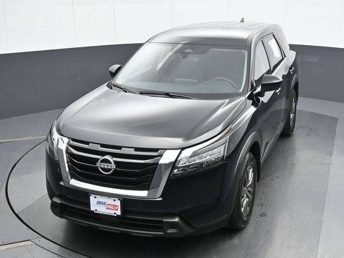 Used 2025 Nissan Pathfinder S AWD/4WD image 16