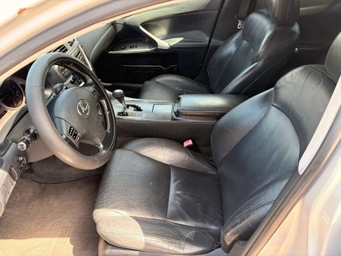 Used 2006 Lexus IS 250 w/ Preferred Accessory Pkg RWD image 30