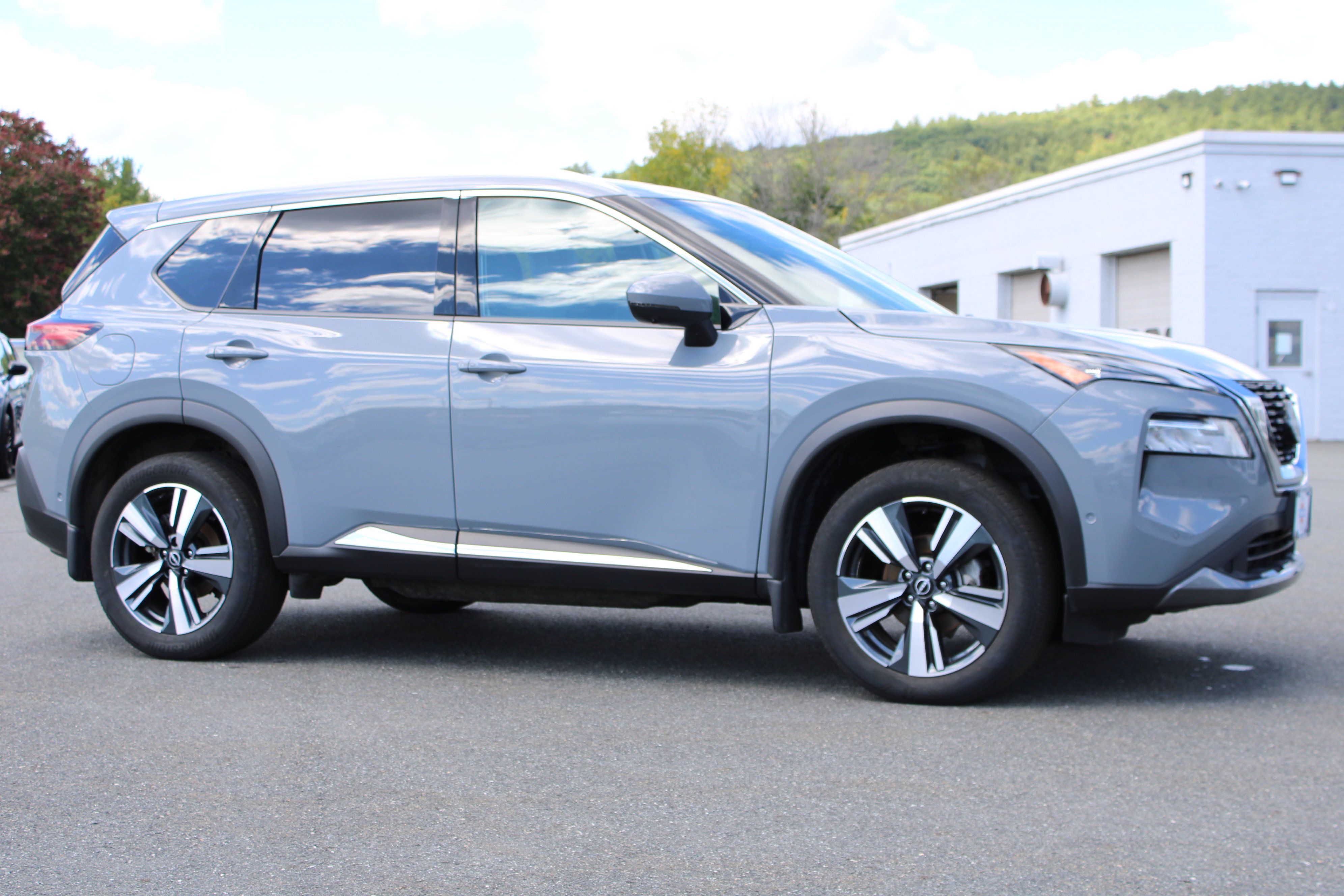 Used 2023 Nissan Rogue SL w/ SL Premium Package AWD/4WD image 5