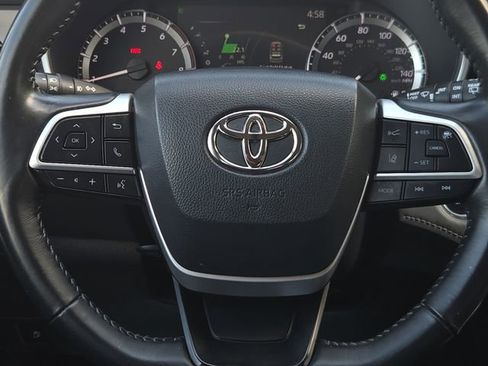 Used 2023 Toyota Highlander XLE AWD/4WD image 26
