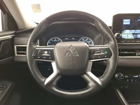 Used 2023 Mitsubishi Outlander SE FWD image 19