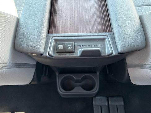 Used 2024 Toyota Sienna LE FWD image 16