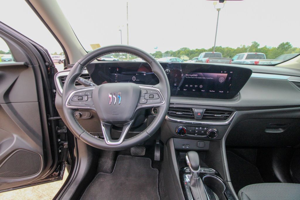 Used 2025 Buick Encore GX Preferred AWD/4WD image 28