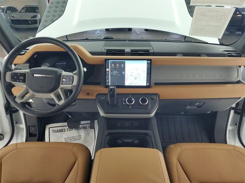 Used 2024 Land Rover Defender 110 SE image 6