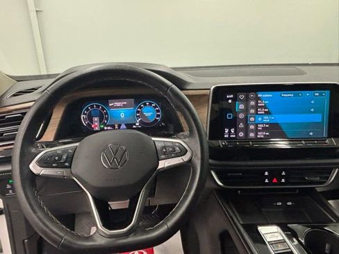 Used 2024 Volkswagen Atlas SE AWD/4WD image 18