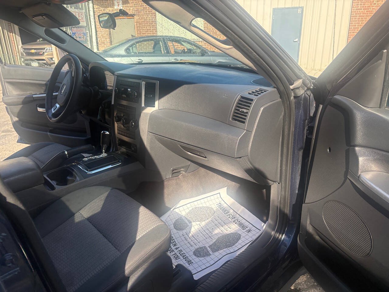 Used 2010 Jeep Grand Cherokee Laredo AWD/4WD image 24