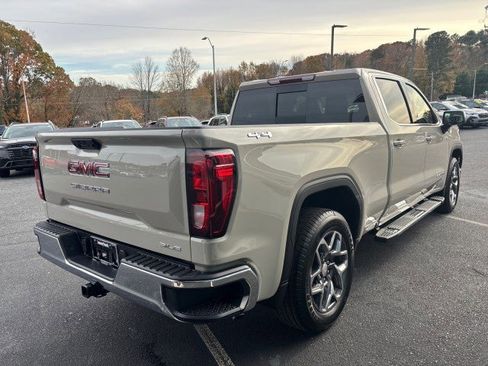 New 2026 GMC Sierra 1500 SLE image 3