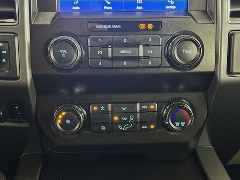 Used 2022 Ford F250 XLT w/ Black Appearance Package AWD/4WD image 15