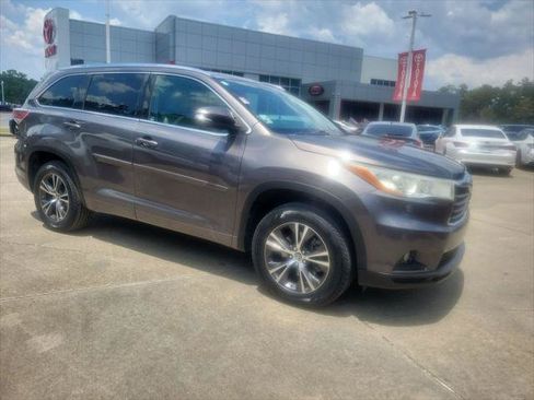 Certified 2016 Toyota Highlander XLE FWD image 8