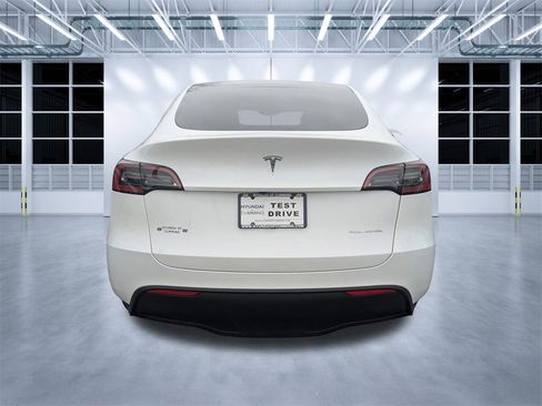 Used 2023 Tesla Model Y Long Range image 5