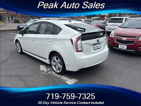 Used 2015 Toyota Prius Five w/ Advanced Technology Package FWD image 5