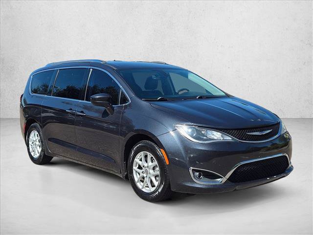 Used 2020 Chrysler Pacifica Touring-L FWD image 3
