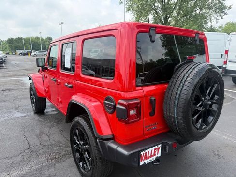 Used 2025 Jeep Wrangler Unlimited Sahara w/ Safety Group AWD/4WD image 6