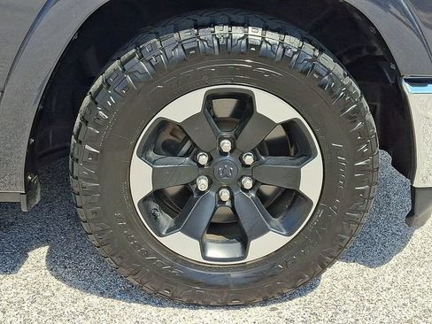 Used 2019 RAM 1500 Laramie AWD/4WD image 11