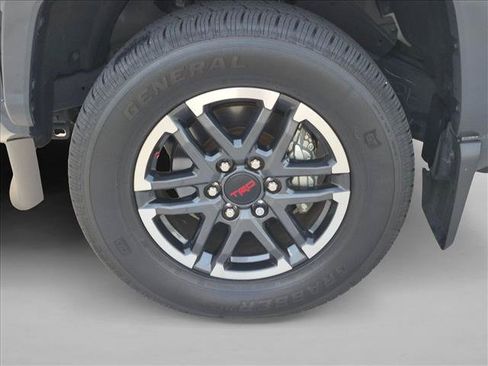 Certified 2024 Toyota Tacoma SR5 AWD/4WD image 6