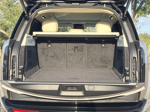 Used 2025 Land Rover Range Rover SE image 12